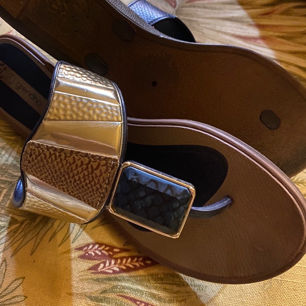 Ladies Gold/Silver/Bronze Sandals